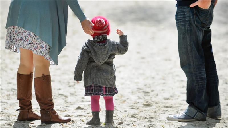 Die Aufgabe für die Kinderbetreuung liegt meist bei den Müttern. (Symbolbild)
