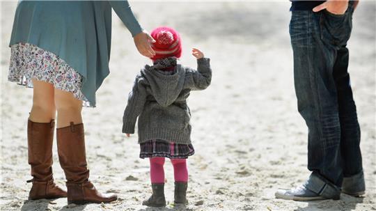 Die Aufgabe für die Kinderbetreuung liegt meist bei den Müttern. (Symbolbild)