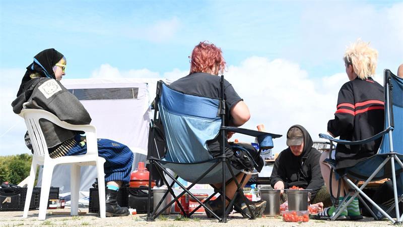 Bis zu 200 Zelte: Punk-Protestcamp auf Sylt endet Die Auflagen im Camp auf Sylt waren laut Kreis Nordfriesland eingehalten worden.