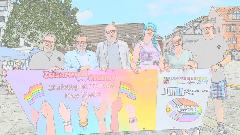 Die Aufnahme in bunter Comic-Anmutung zeigt das Banner des CSD 2024 in Stade mit dem diesjährigen Motto: "Zusammen vereint". Es halten (v. links): Amadeus Schwone (1. Vorsitzender Quest - queeres Stade), Landrat und Schirmherr Kai Seefried, Stades Bürgermeister Sönke Hartlef, Drag-Queen Scarlet Splash, Wiebke Wilkens (Ankerplatz Stade) und Patrick Tiedemann (Finanzvorstand Quest).