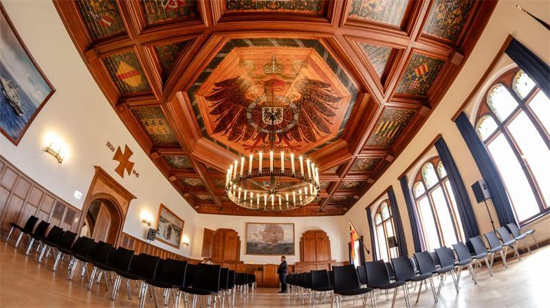 Geschichte und Wandel: Ein Rundgang durch die Marineschule Die Aula ist ein Ort voll Geschichte.