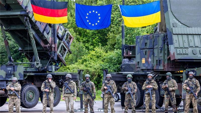 Russische Sabotage - Zufall verhinderte Flugzeugabsturz Die Ausbildung ukrainischer Soldaten steht besonders im Fokus russischer Geheimdienste. (Archivfoto)