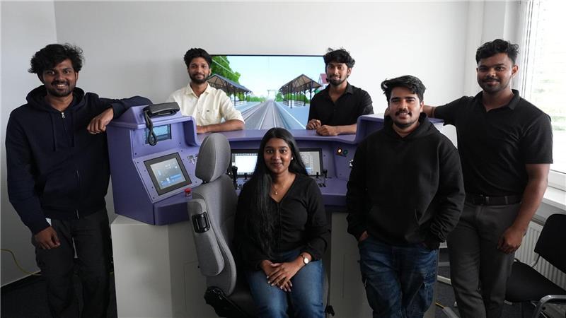 Verstärkung aus dem Ausland: Inder und Malaysier sollen bald AKN-Züge steuern Die Ausbildung zum Triebfahrzeugführer dauere ungefähr ein Jahr.