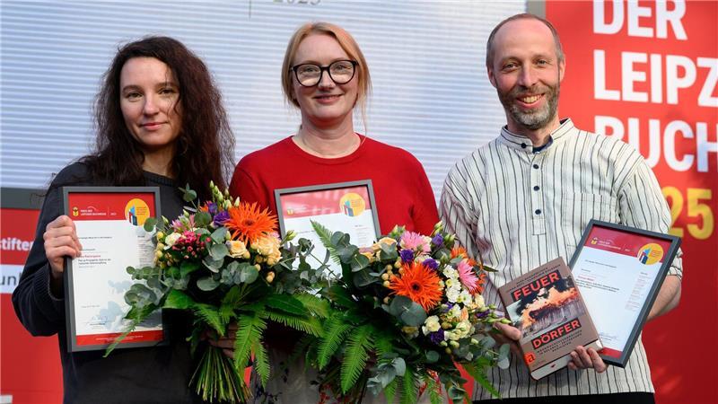 Kristine Bilkau mit Preis der Leipziger Buchmesse geehrt Die Ausgezeichneten des Preises der Leipziger Buchmesse, Irina Rastorgueva (l-r, Kategorie Sachbuch), Kristine Bilkau (Kategorie Belletristik) und Thomas Weiler (Kategorie Übersetzung).