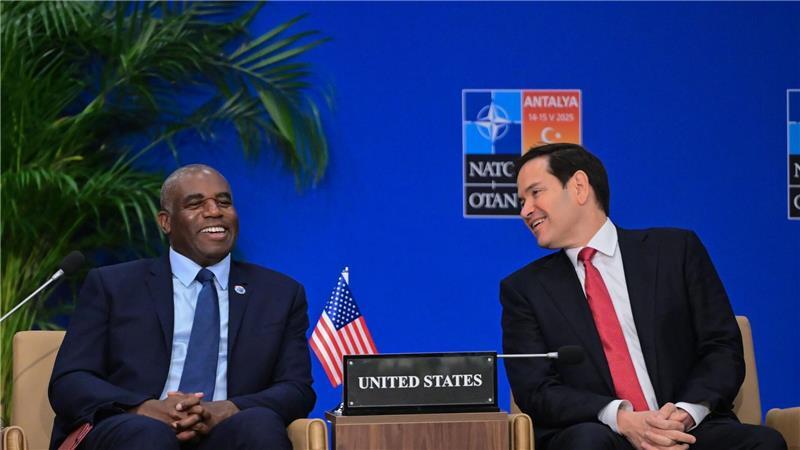 Europäer verhandeln mit Iran über Atomprogramm Die Außenminister der USA und Großbritanniens beraten über den Krieg im Iran.