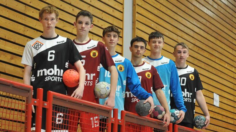 Die Auswahlspieler Josua Schleßelmann, Lukasz Minkus, Malte Oellrich, Marco Stark, Luís Prochaska und Malte Hagedorn (von links).