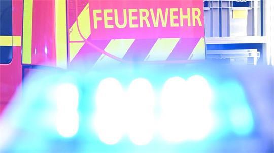 Die Autobahn 23 ist nach zwei Unfällen in Fahrtrichtung Hamburg voll gesperrt.