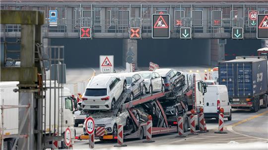 Die Autobahn GmbH bewertete die Verkehrslage rund um den Tunnel am Nachmittag als „angespannt“, wie ein Sprecher der Autobahn GmbH sagte.