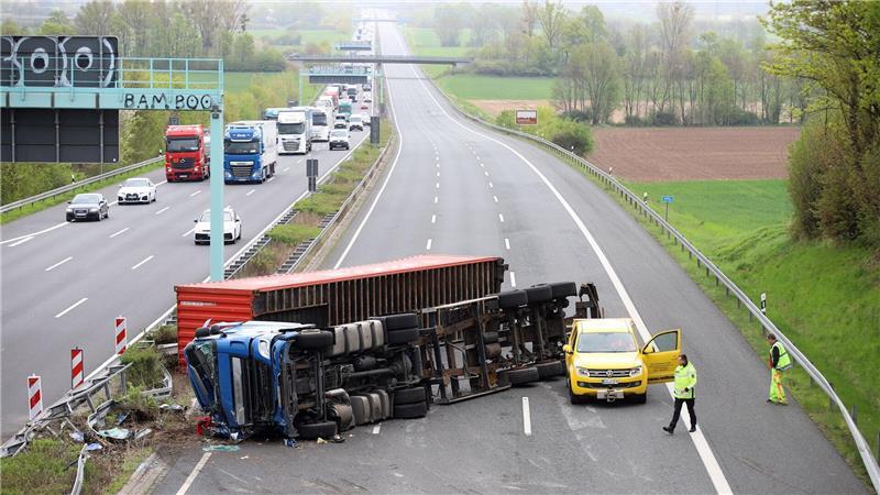 Die Autobahn in Richtung Norden wurde wegen des Lkw-Unfalls gesperrt. 