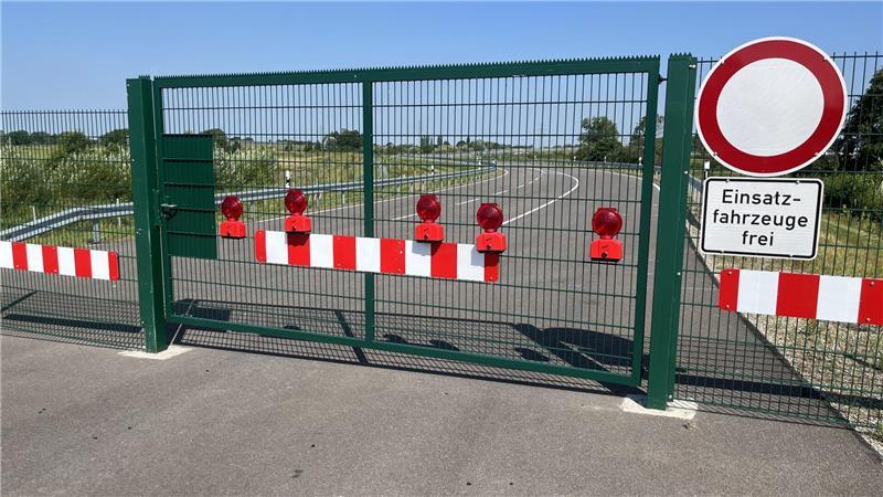 A26-Zubringer: So geht es beim Ausbau der Rübker Straße weiter Die Autobahnanschlussstelle Buxtehude Mitte ist fertig, wird aber noch für Jahre gesperrt bleiben. Der Autobahnzubringer über die Rübker Straße ist noch nicht fertig und wird noch Jahre brauchen bis zur Fertigstellung.