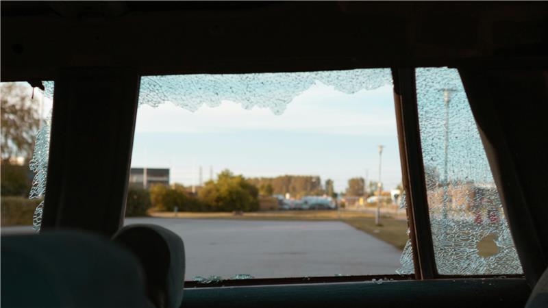 Die Autodiebe haben in Stade eine Autoscheibe zerstört. (Symbolbild).