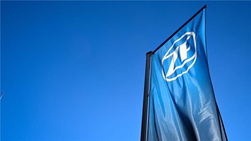 Die Autoindustrie steckt angesichts der schwachen Konjunktur in der Krise und leidet unter der mauen Nachfrage - vor allem nach E-Autos.