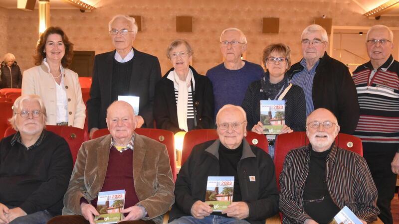 Die Autoren präsentieren das neue Buch, in dem es auffallend gruselig zugeht.