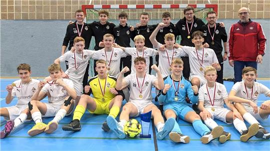 Die B-Junioren des JFV A/O/B/H/H blieben bei der Niedersachsenmeisterschaft  beste Team Niedersachsens in der Halle. Foto: NFV