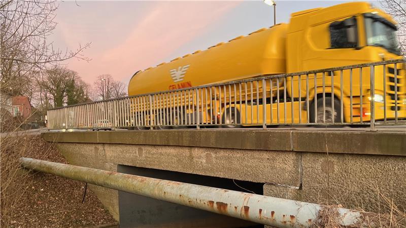 Die B73 in Himmelpforten soll saniert werden - auch die Brücke über die Horsterbeck. Der Termin für den Baubeginn verschiebt sich weiter.