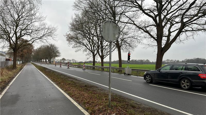 Die B74 am Ortseingang von Wiepenkathen war seit Mitte November halbseitig gesperrt.