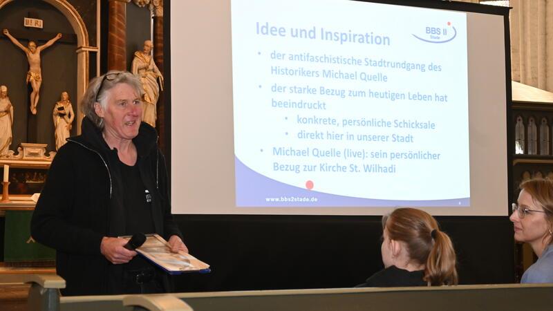 Audioguide zur Stader NS-Geschichte: Stationen erzählen von der Gewaltherrschaft Die BBS-Schülerinnen und Schüler konnten auf die Forschungsergebnisse und den Antifaschistischen Stadtrundgang von Michael Quelle zurückgreifen.