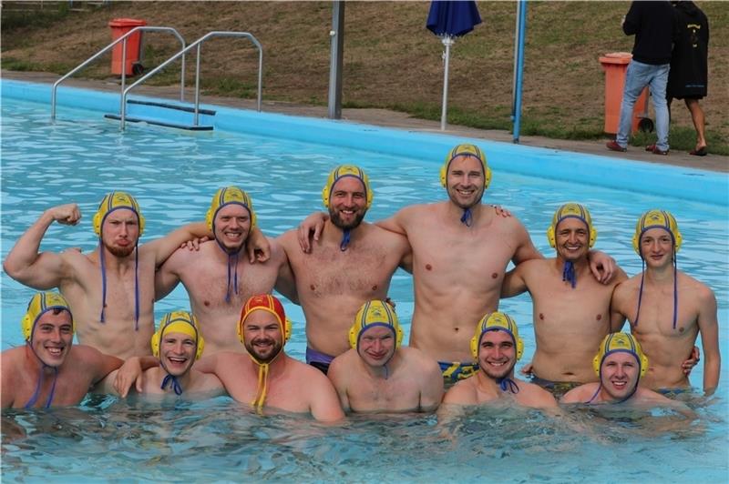 Die BSC- Wasserballer holten beim eigenen Turnier im Buxtehuder Heidebad den achten Platz in einem Feld mit 24 Teams. Foto: Verein