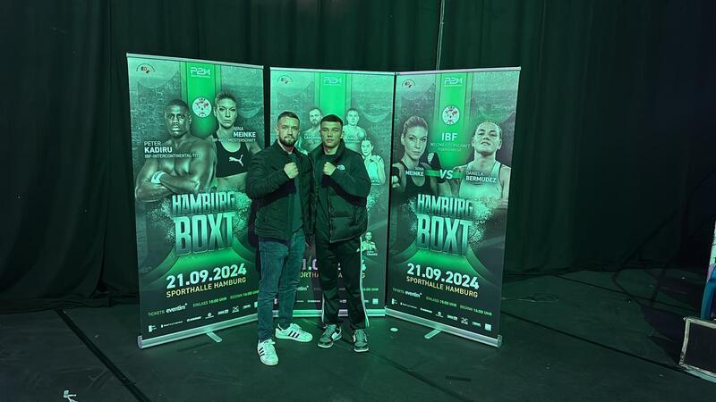 Boxer vom Buxtehuder SV ziehen in die nächste Runde ein Die BSV-Boxer Enrico Obroslak (links) und Stefan Garder.