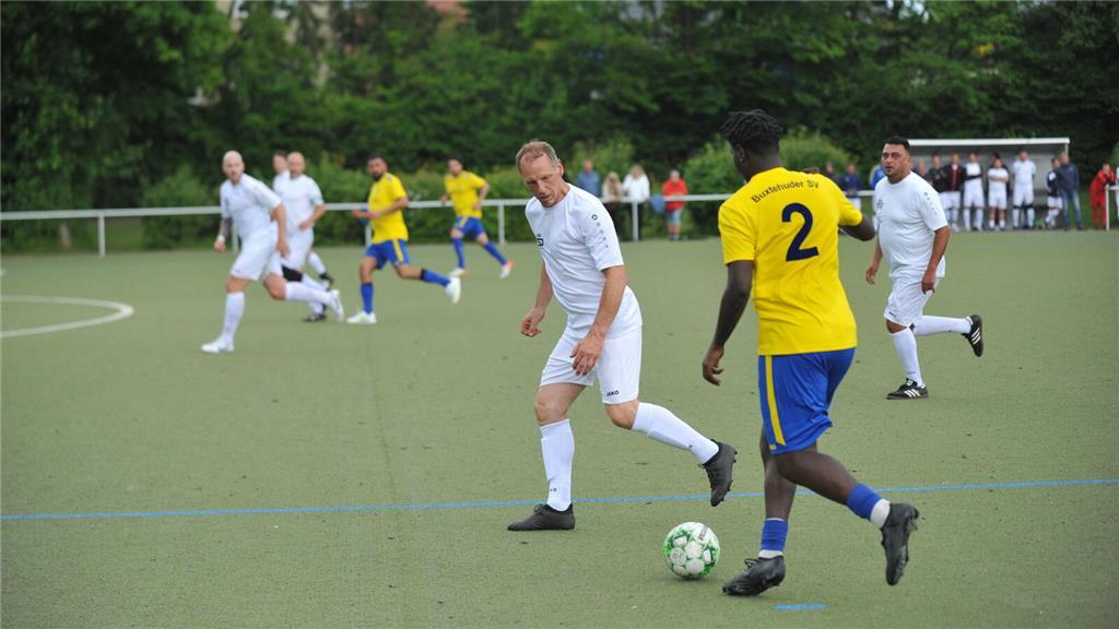 Die BSV-Legenden haben am Samstag mit 5:1 gegen das Kreisligateam des Buxtehuder...