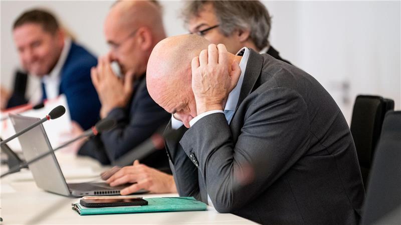 Die BSW-Fraktion in Brandenburg steckt in der Krise. Finanzminister Robert Crumbach (BSW, ganz rechts) spricht von einer „schwierigen Situation“.