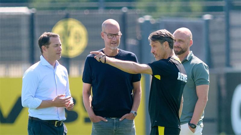 Die BVB-Bosse wollen das Team von Trainer Niko Kovac (2.v.r.) noch mal verstärken. (Archivbild)