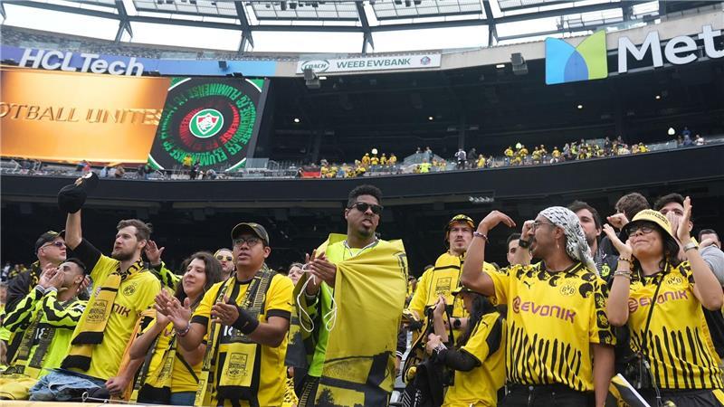 Das Big Business von Bayern und BVB im Trump-Land Die BVB-Fangruppe ist bei der WM amerikanisch geprägt.