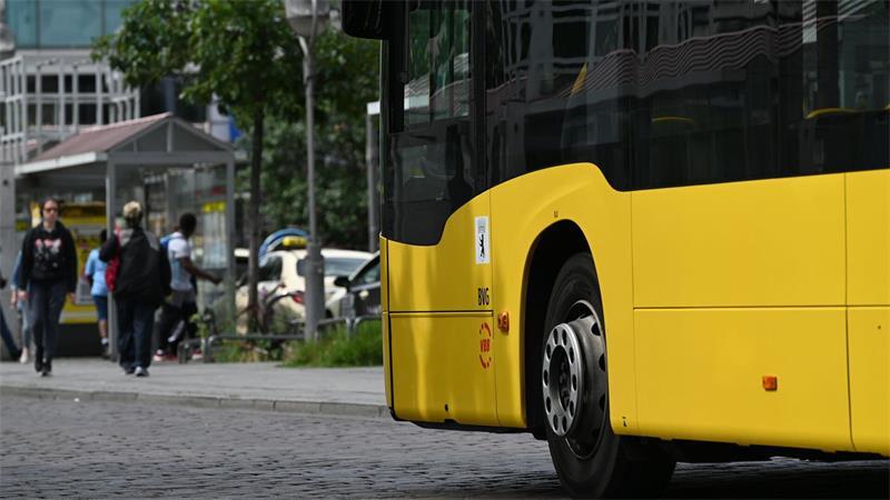 Verkehrsbranche sucht Zehntausende neue Bus- und Bahnfahrer Die BVG in Berlin fährt weiter mit einem reduzierten Bus-Angebot. (Archivbild)