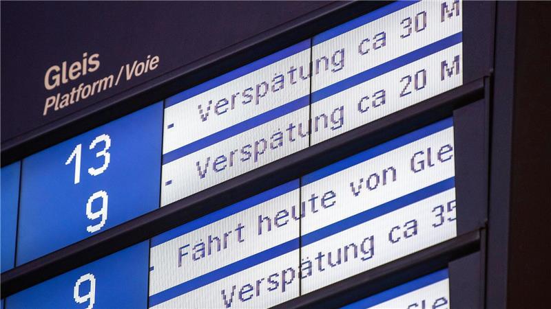 Die Bahn knackte im Mai bei der Pünktlichkeit im Fernverkehr erneut die 60-Prozent-Schwelle. (Archivbild)