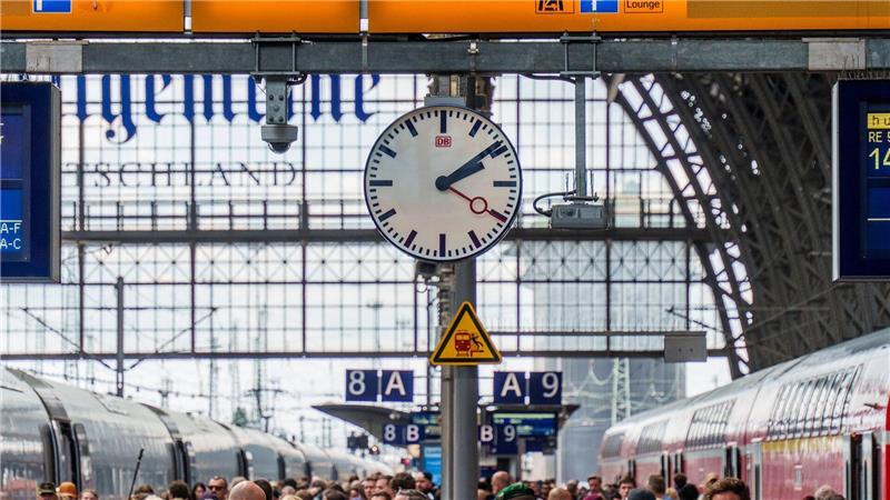 Fahrgastverband schlägt Nachfolgerin für Bahnchef vor Die Bahn steckt in der Krise - nun soll es einen Wechsel an der Konzernspitze geben. (Archivbild)