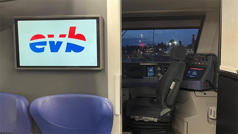 Bevor der erste Zug fährt: EVB-Lokführerin startet um 3 Uhr morgens Die Bahn wartet auf die erste Fahrt des Tages.