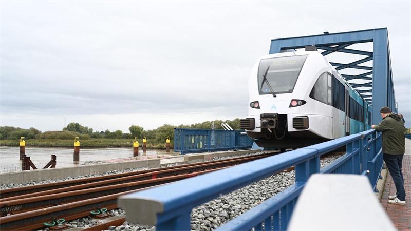 Bahnstrecke eröffnet – „Wunderline“ verbindet Leer-Groningen Die Bahnstrecke wurde in den letzten Jahren rundum saniert.