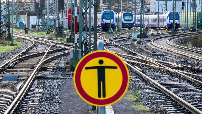Die Bahnstrecke zwischen Hannover und Bremen ist im April für drei Wochen gesperrt. (Archivfoto)