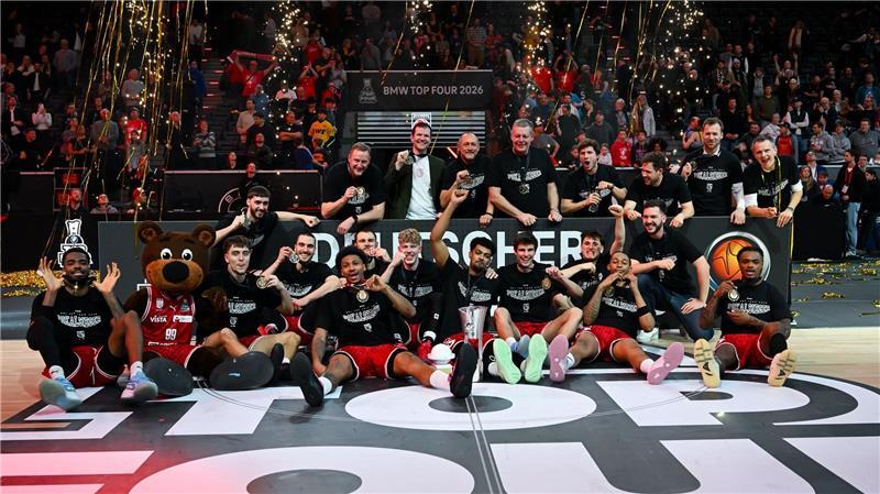 Die Bamberger bejubeln ausgelassen ihren Coup.