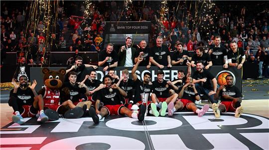 Die Bamberger bejubeln ausgelassen ihren Coup.