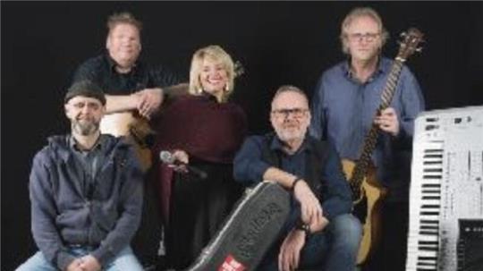 Die Band Akustik Remembaaa gibt ein Konzert im Rahmen des Oldendorfer Kultursommers.