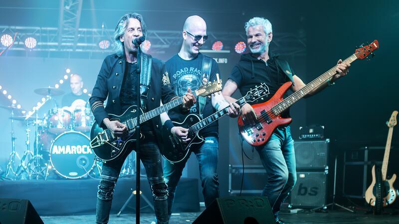 Die Band Amarock spielt Coversongs von AC/DC, Foo Fighters, Blink 182, Guns'n'Roses, Red Hot Chili Peppers, The Police und vielen anderen.