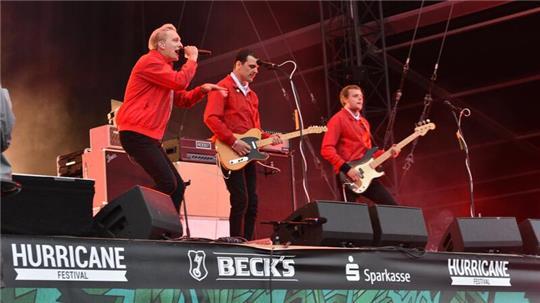 Die Band Kraftclub auf der Bühne des Hurricane-Festivals in Scheeßel.