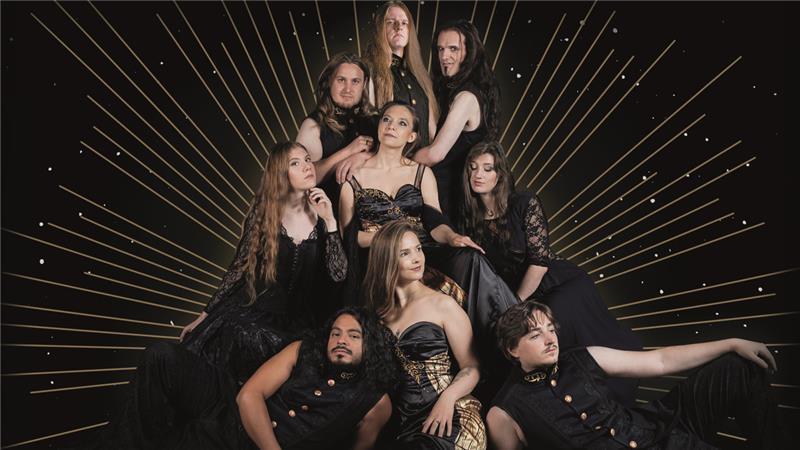 Die Band Molllust inszeniert Steampunk mit großen Gesten. Musikalisch verbindet sie Metal mit Klassik.
