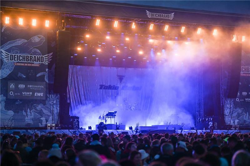 Nach Abbruch beim Deichbrand: In Berlin kann Heidi Klum Tokio Hotel zujubeln Die Band «Tokio Hotel» hat beim Deichbrand-Festival die Show abgebrochen und die Bühne verlassen.