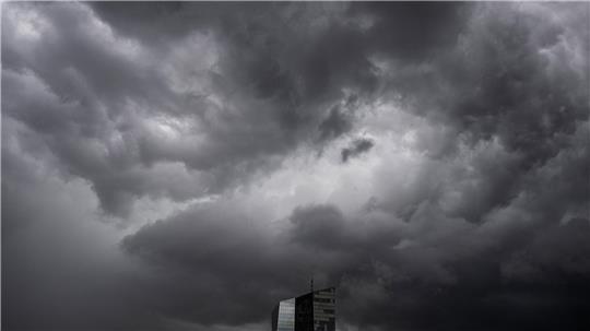 Die Bankenaufsicht der Europäischen Zentralbank (EZB) nimmt regelmäßig die Krisenfestigkeit großer Banken im Euroraum unter die Lupe. (Symbolbild)