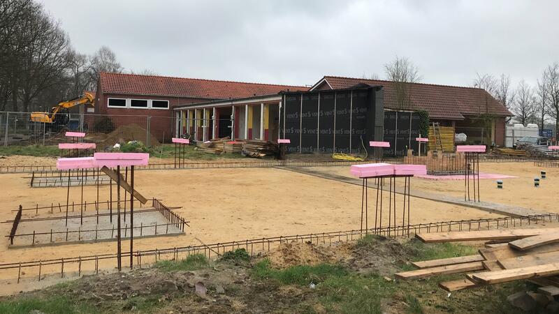 Die Bauarbeiten für den Anbau der Grundschule Hammah stehen still.