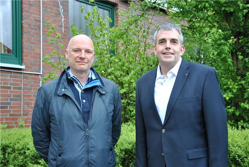 Sie bauen neue Wohnungen in alten Gebäuden Die Bauherren : Bürgermeister Tobias Terne (rechts) und sein Geschäftspartner Michael Heins. Foto: Lohmann