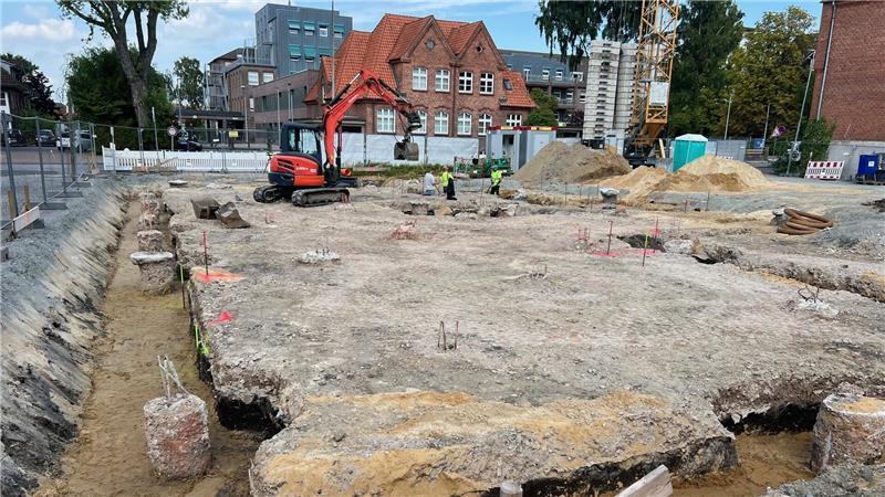 Wohnungen und ein Gewerbehof: Was Lindemann in Stade plant Die Baustelle an der Teichstraße - direkt gegenüber der Polizei.