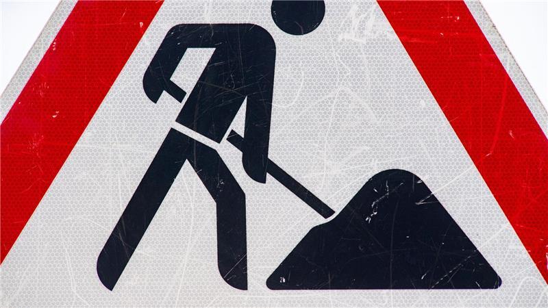 Die Baustelle auf der B76 soll erst in vier Jahren fertig sein. (Symbolbild)
