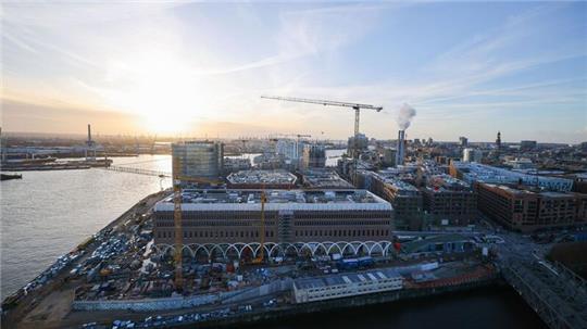 Die Baustelle des neuen Einkaufszentrums Westfield Hamburg-Überseequartier in der Hafencity.