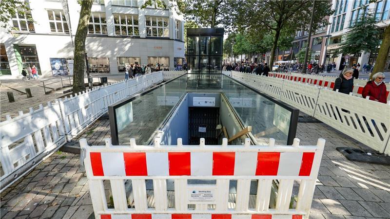 Luxus-Klo in Hamburger Innenstadt gleich kaputt – und wird zugeschüttet Die Baustelle im Herbst 2024 - nun ist eine Entscheidung zum Projekt gefallen.