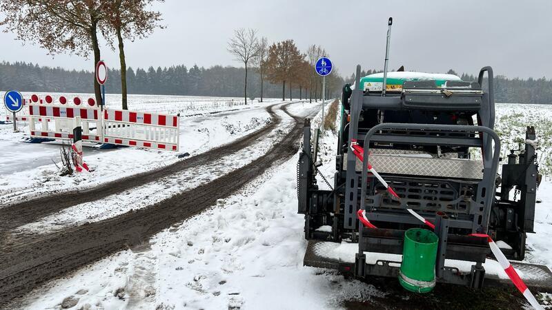 Die Baustelle im Verlauf der K 53 zwischen Wiegersen und Revenahe ruhte zeitweise aufgrund des Schneefalls.