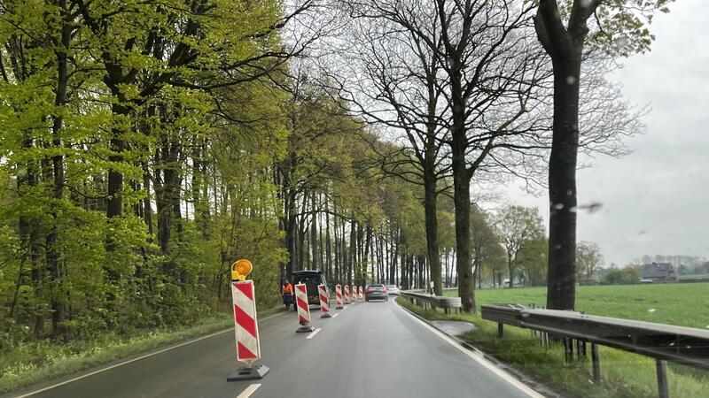 Die Baustelle wandert: Auf einer Länge von 400 Metern wird der Verkehr im Wechsel vorbeigeführt.
