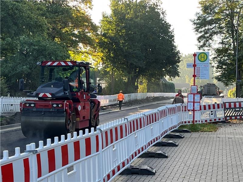 Sanierung der B73 geht unter Vollsperrung weiter Die Baustellen-Trupps auf der B 73 ziehen weiter, ab Montag wird zwischen Agathenburg (Autohaus) und Dollern (Shell-Tankstelle) gearbeitet. Foto: Vasel